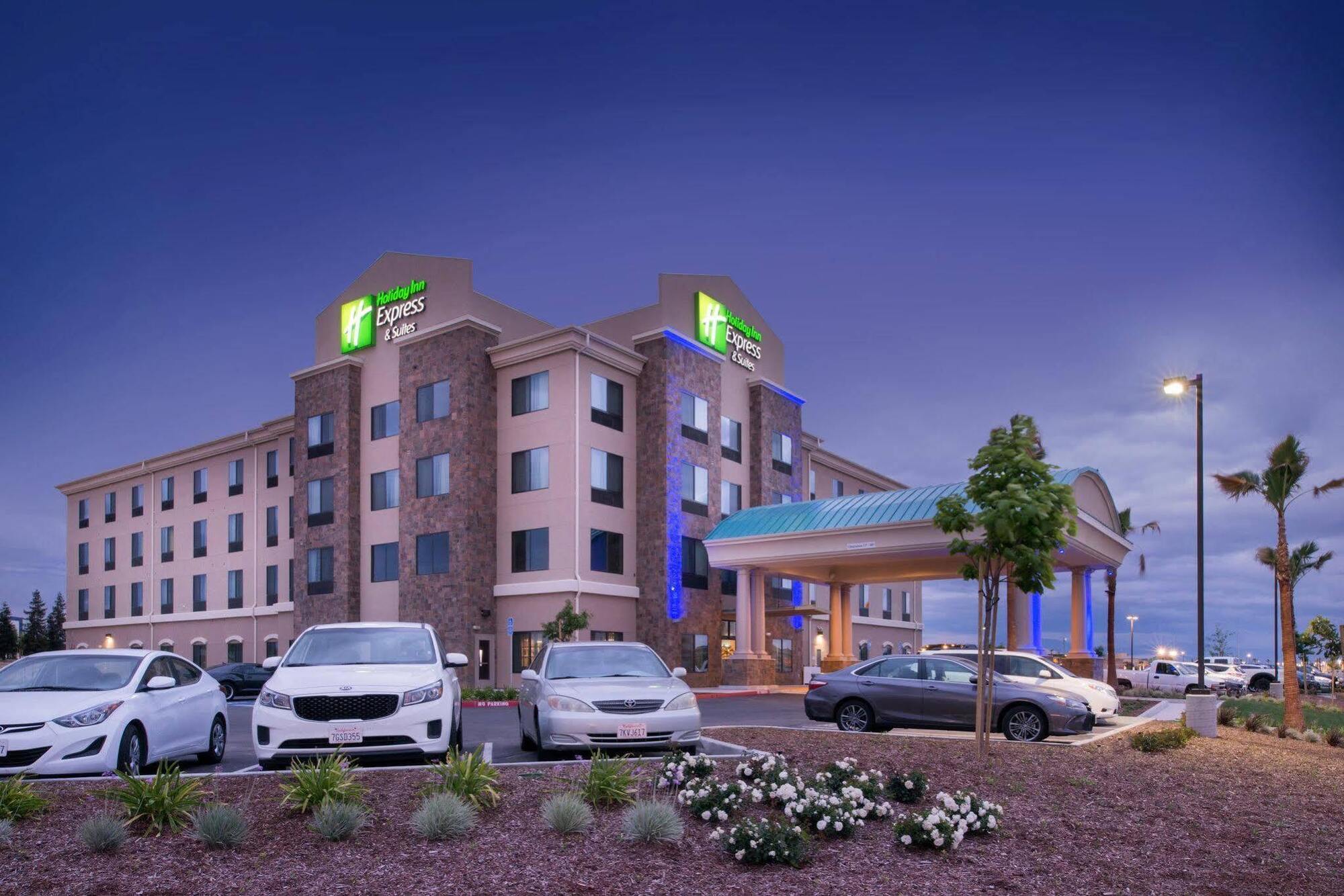 Holiday Inn Express & Suites Bakersfield Airport, An Ihg Hotel Exterior foto